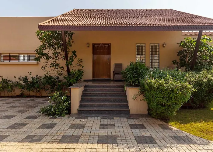 Luna Villa By Stayvista - Lakeside Charm With Terrace, Lush Lawn & Modern Decor Nashik