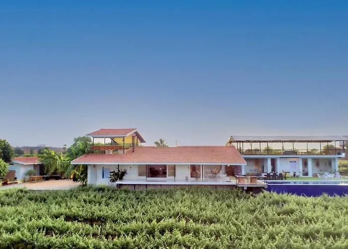 Saffronstays Onellaa, Nashik - Infinity Pool Villa Surrounded By A Vineyard